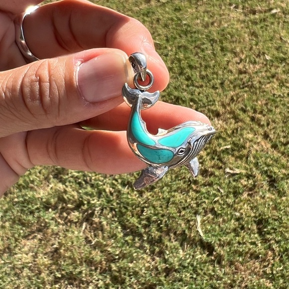 Sterling Silver 925 stamped whale inlay pendant - Picture 3 of 4